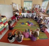 Pisarka Katarzyna Janowicz-Timofiejew w grupie Rumianki