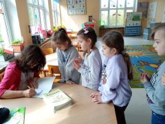 Podpisywanie książek przez Panią Katarzynę Janowicz- Timofiejew