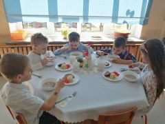 Wielkanocny obiad w Makach