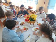 Wielkanocny obiad w Makach